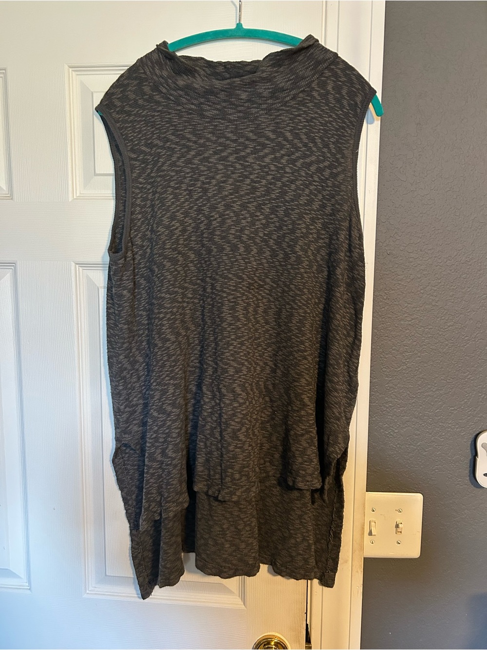 Left of Centre Lightweight Sleeveless Tunic Tank Top - Gray